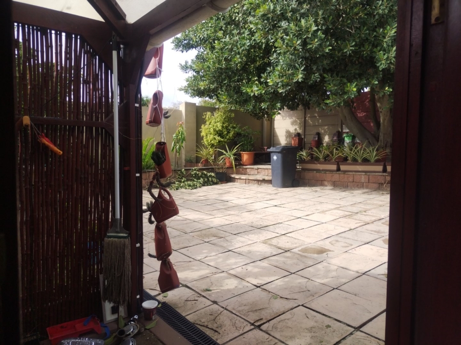 7 Bedroom Property for Sale in Brackenfell Central Western Cape